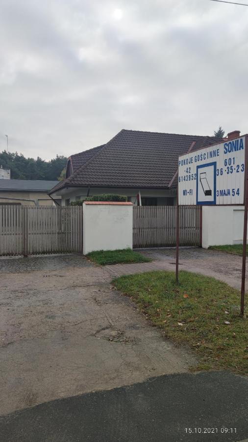 Pokoje Goscinne Sonia Tuszyn Bagian luar foto